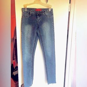 BRAZIL | Skinny Jegging | Mid Rise | Stretchy | XS
